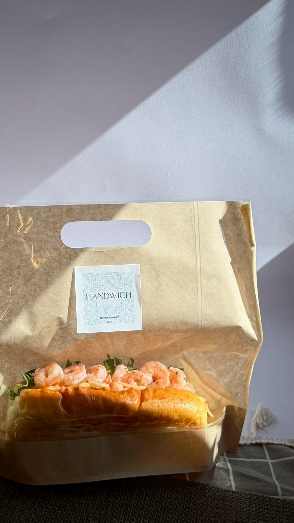 HANDWICH 奶油雲朵潛艇堡與品牌紙袋