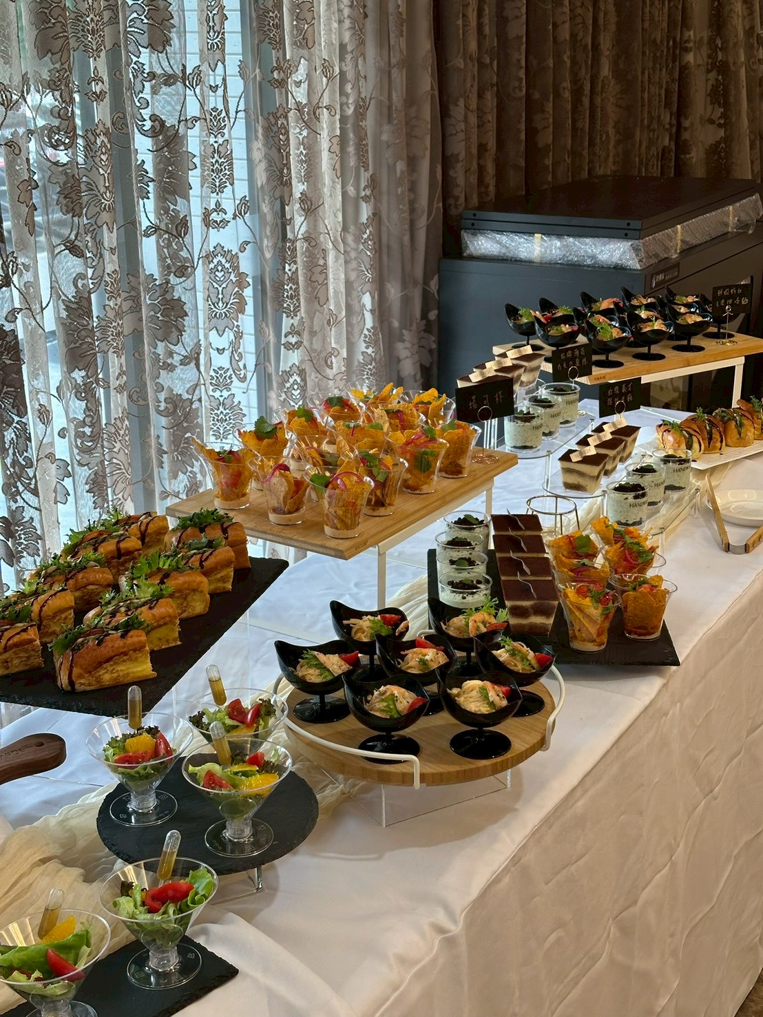 HANDWICH 品牌合作餐食桌景